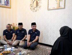 Bey Machmudin Takziah ke Rumah Duka Acep Purnama