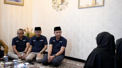 Bey Machmudin Takziah ke Rumah Duka Acep Purnama