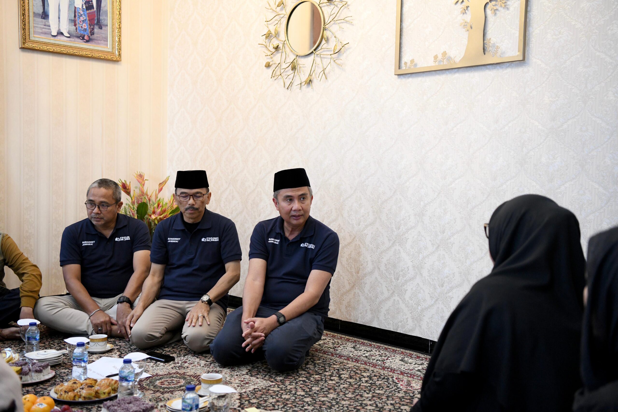 Bey Machmudin Takziah ke Rumah Duka Acep Purnama