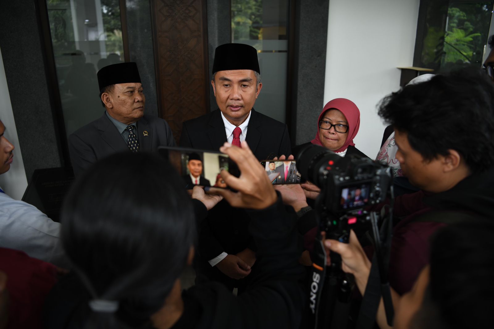 Bey Machmudin Ingatkan Panitia PPDB Jabar Antisipasi Pendaftar Membludak di Hari Terakhir