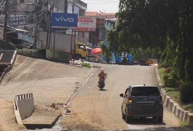 Alhamdulillah Jalan Tergenang Sudah Kering Setelah Dibongkar, Titik Penyumbat Ditemukan