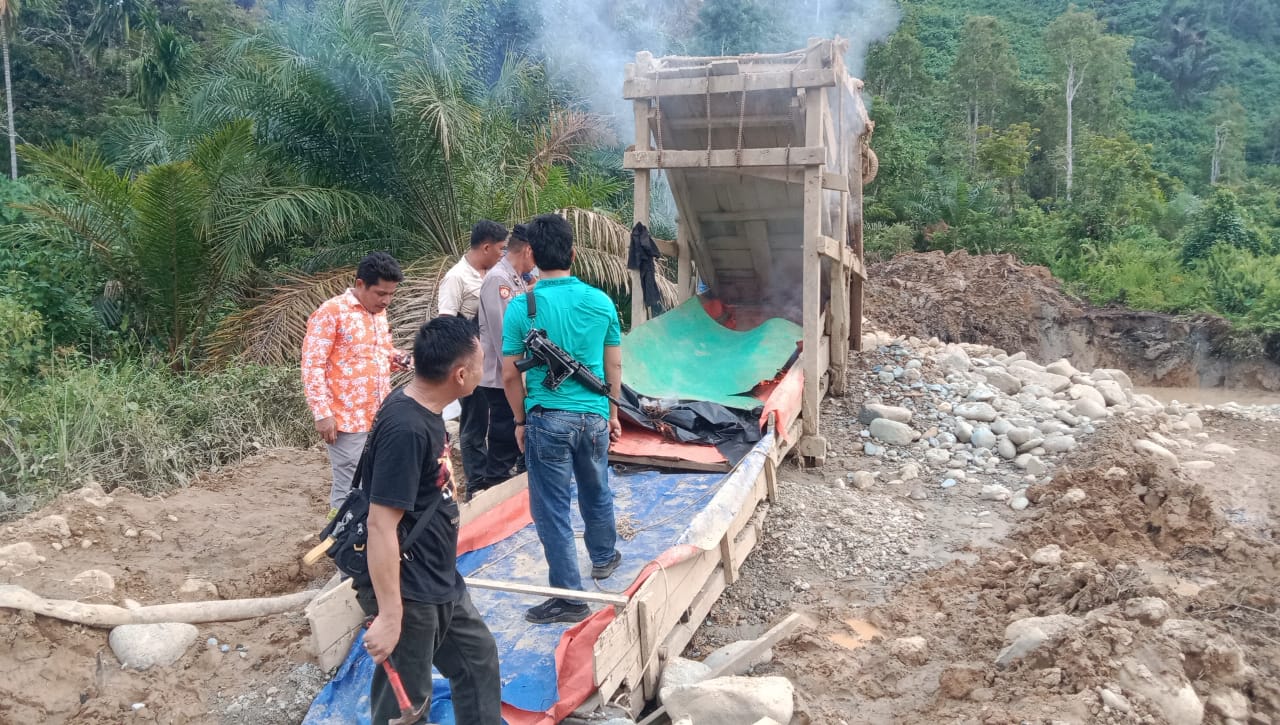 Lakukan Penindakan pada Aktivitas PETI, Kapolsek Di Dukung Tokoh Masyarakat Dusun Batu Kerbau Kecamatan Pelepat