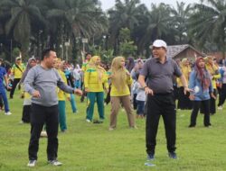 Siapa Kaos Kakinya Bolong, H Al Haris Beri Hadiah Pj Bupati dan Gubernur Senam Bersama di Desa Sinar Gading