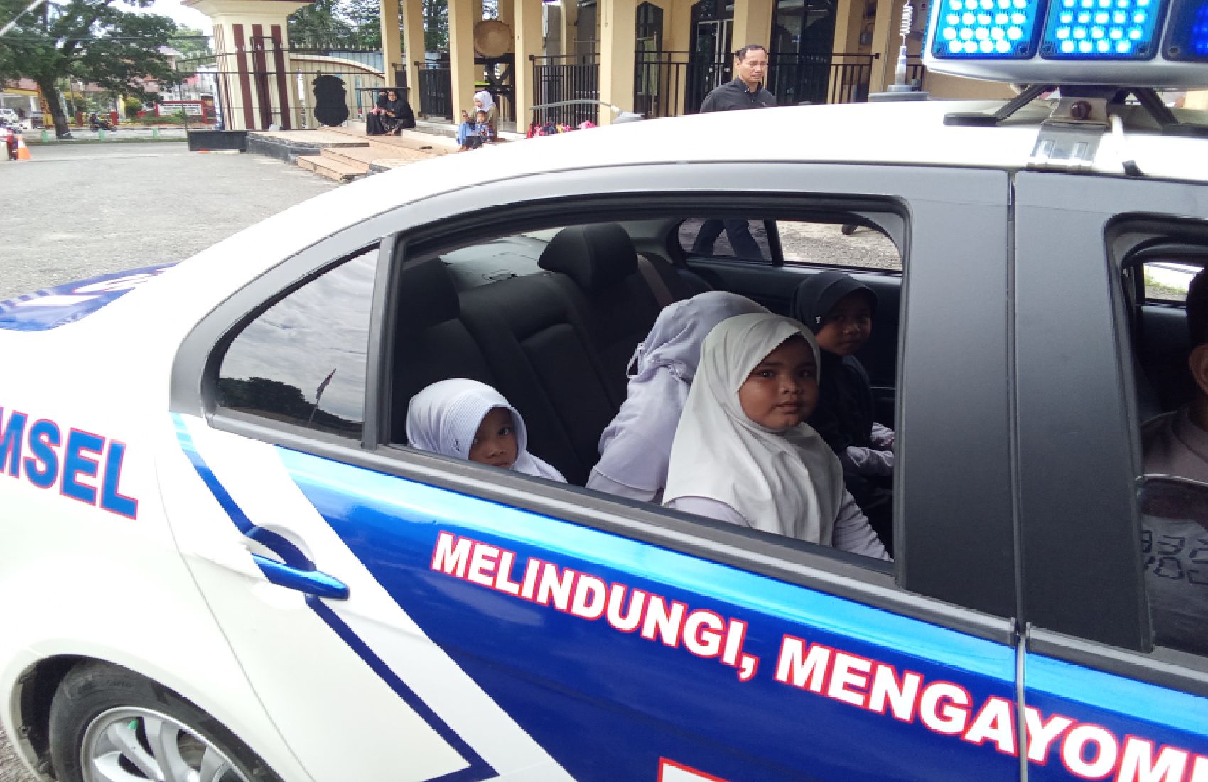 Kunjungan Anak Paud Alqur’an Ananda diPolres Merangin,Kasat Lantas Jelaskan Sejak Dini Pungsi Sirine dan Lampu Rotator