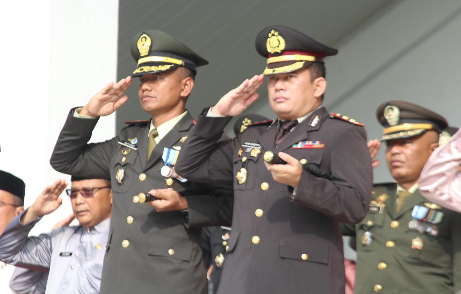 Hadiri Upacara Hari Kelahiran Pancasila, Dandim 0420/Sarko Bersama Pejabat Forkopimda Laksanakan Upacara Di Halaman Kantor Bupati Merangin (Baru)