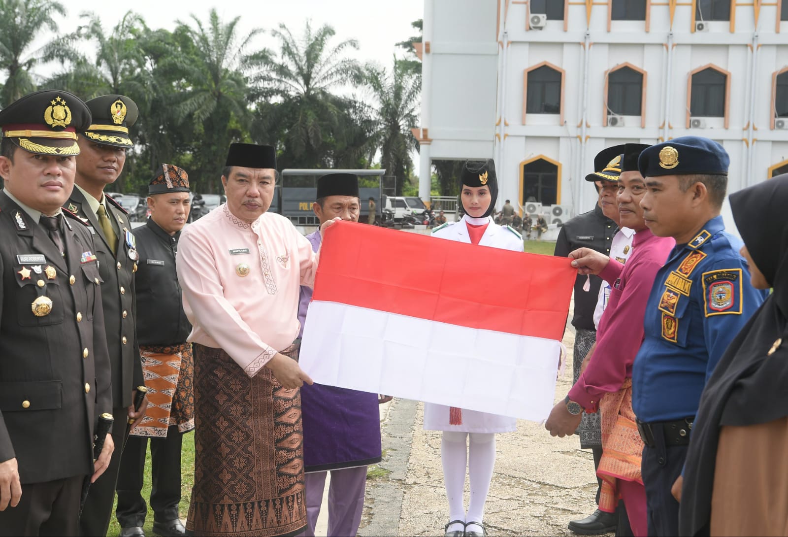 Pemkab Merangin Peringati Hari Lahir Pancasila pj Bupati Merangin H Mukti, Bertindak Sebagai Inspektur Upacara