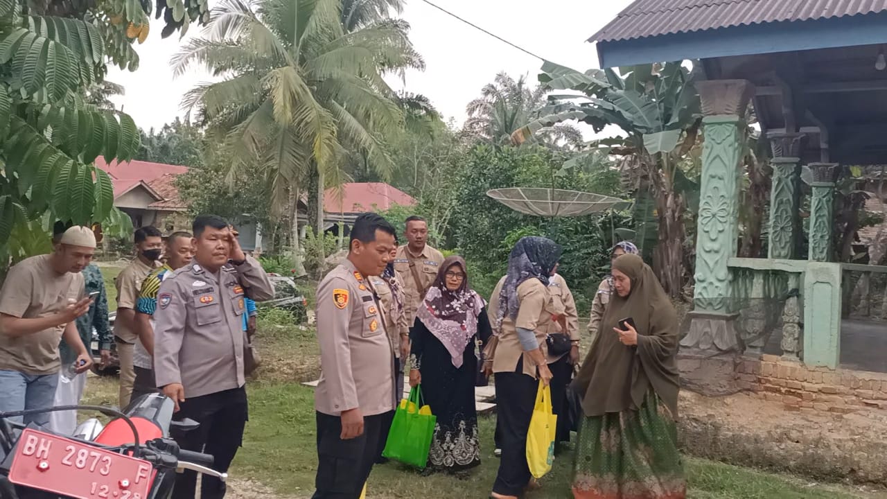 Tim Jumat Berkah Polsek Tabir Selatan Kunjungi warga dan upayakan Jasa Perobatan Gratis yang di Salurkan Pemerintah