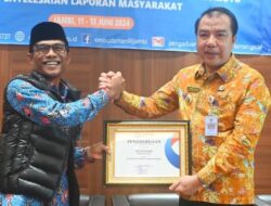 H Mukti Terima Penghargaan dari Ombudsman Atas Cepat Merespon Pengaduan Masyarakat dan Penyelesaiannya