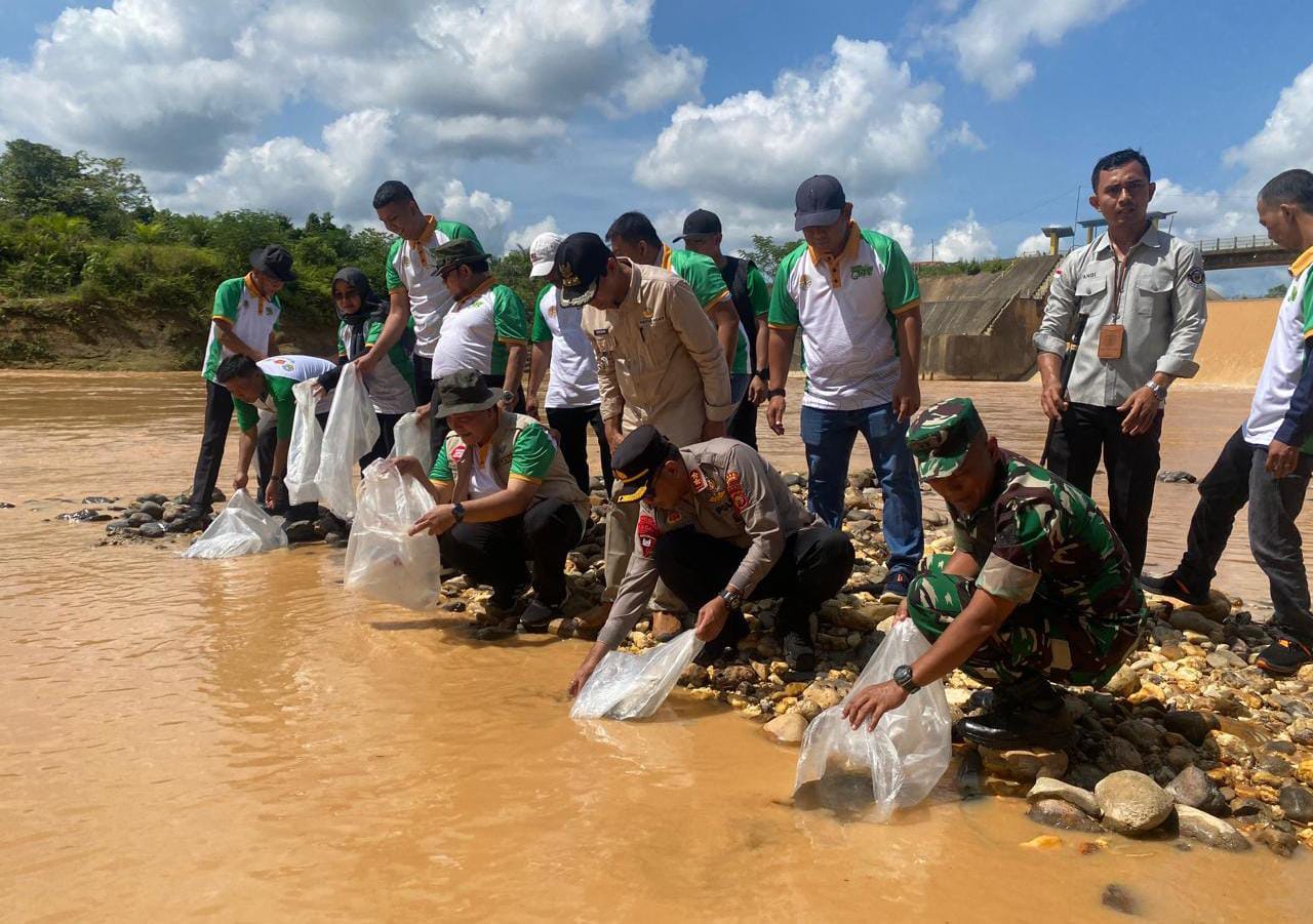 Dandim 0420/Sarko Bersama Forkopimda Menghadiri Peringatan Hari Lingkungan Hidup Sedunia Di Kabupaten Sarolangun