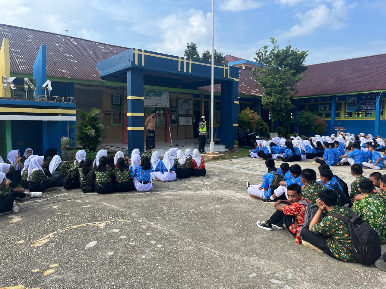 Polantas Go To School, Sat Lantas Polrtes Sarolangun Praktek Safety Driving di SMK N 4 Sarolangun 