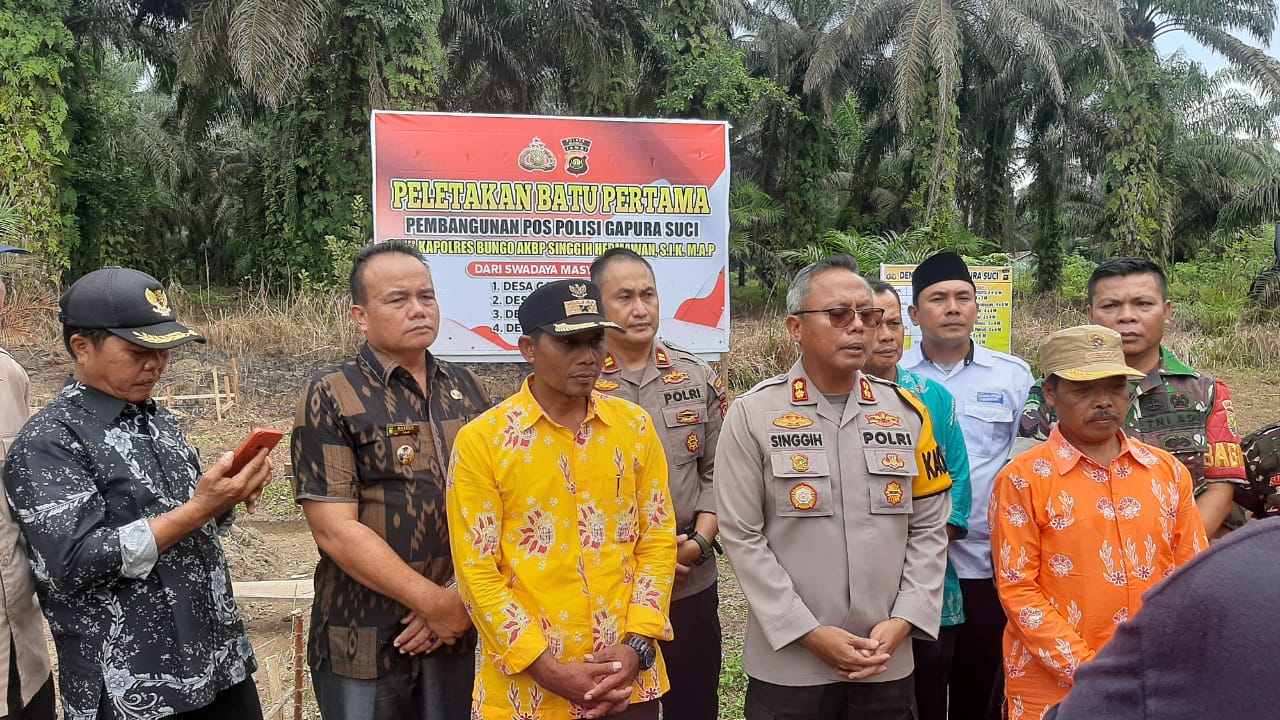 Kapolres Bungo Laksanakan Peletakan Batu pertama Pembangunan Pos Pol di Desa Gapura Guci Pelepat.