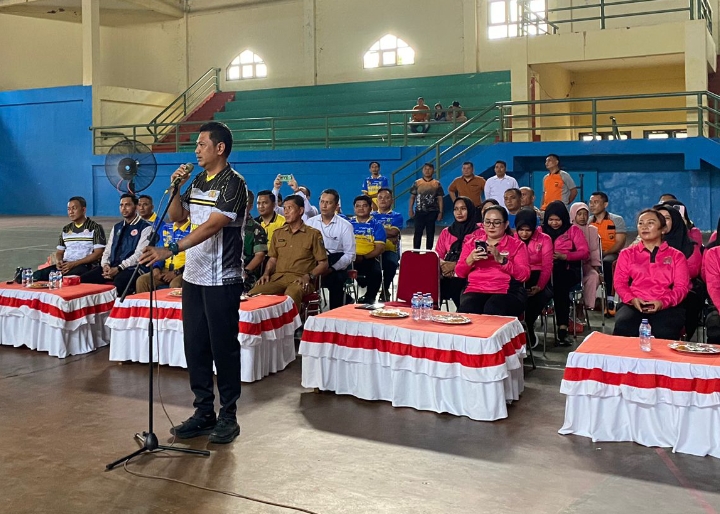 Dandim 0420/Sarko Melalui Pabung Dampingi Kapolres Sarolangun Buka Turnamen Volly Ball HUT Bhayangkara ke-78