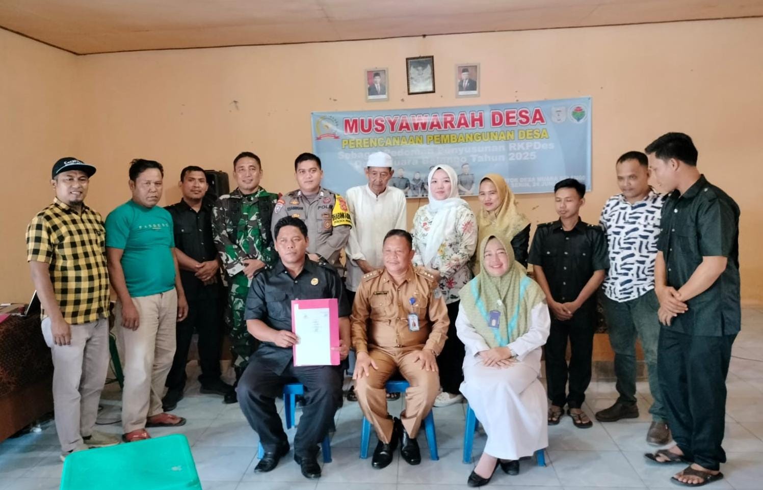 Dukung Pembangunan Desa, Babinsa Koramil 420-09/Bangko Hadiri Musyawarah Desa