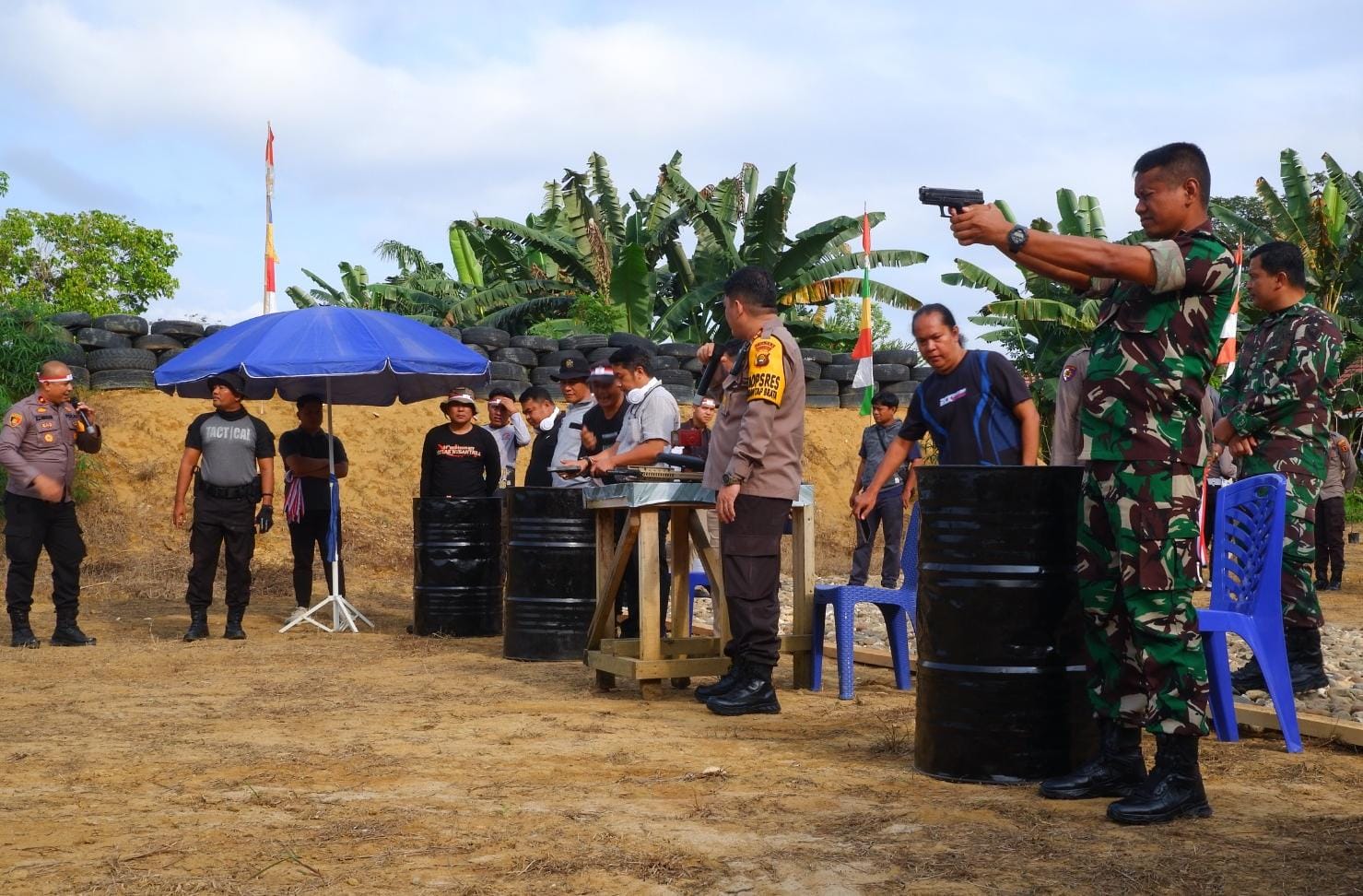 Meriahkan Hari Bhayangkara Ke-78 Tahun 2024, Dandim 0420/Sarko Ikuti Gelar Lomba Menembak