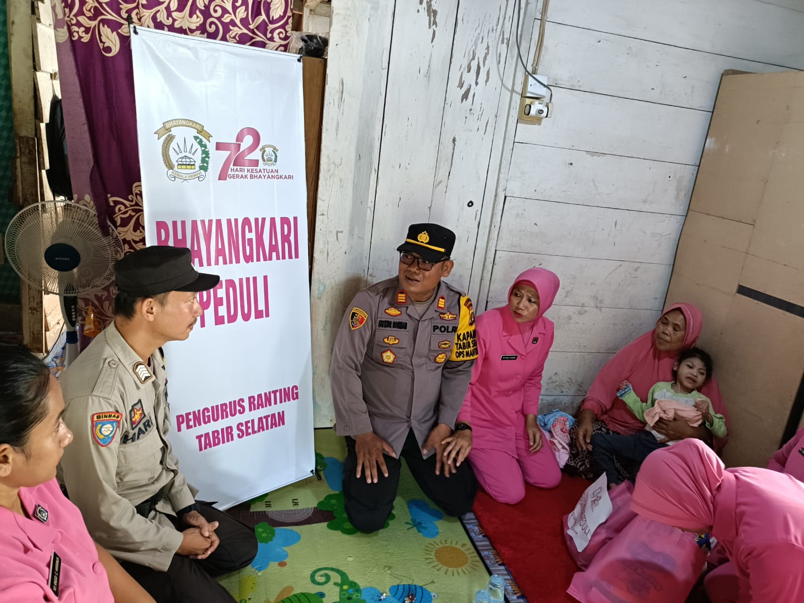 Sambut HUT Bhayangkara ke-78, Polsek Tabir Selatan dan Bhayangkari Ranting Tabir Gelar kegiatan Bakti Sosial