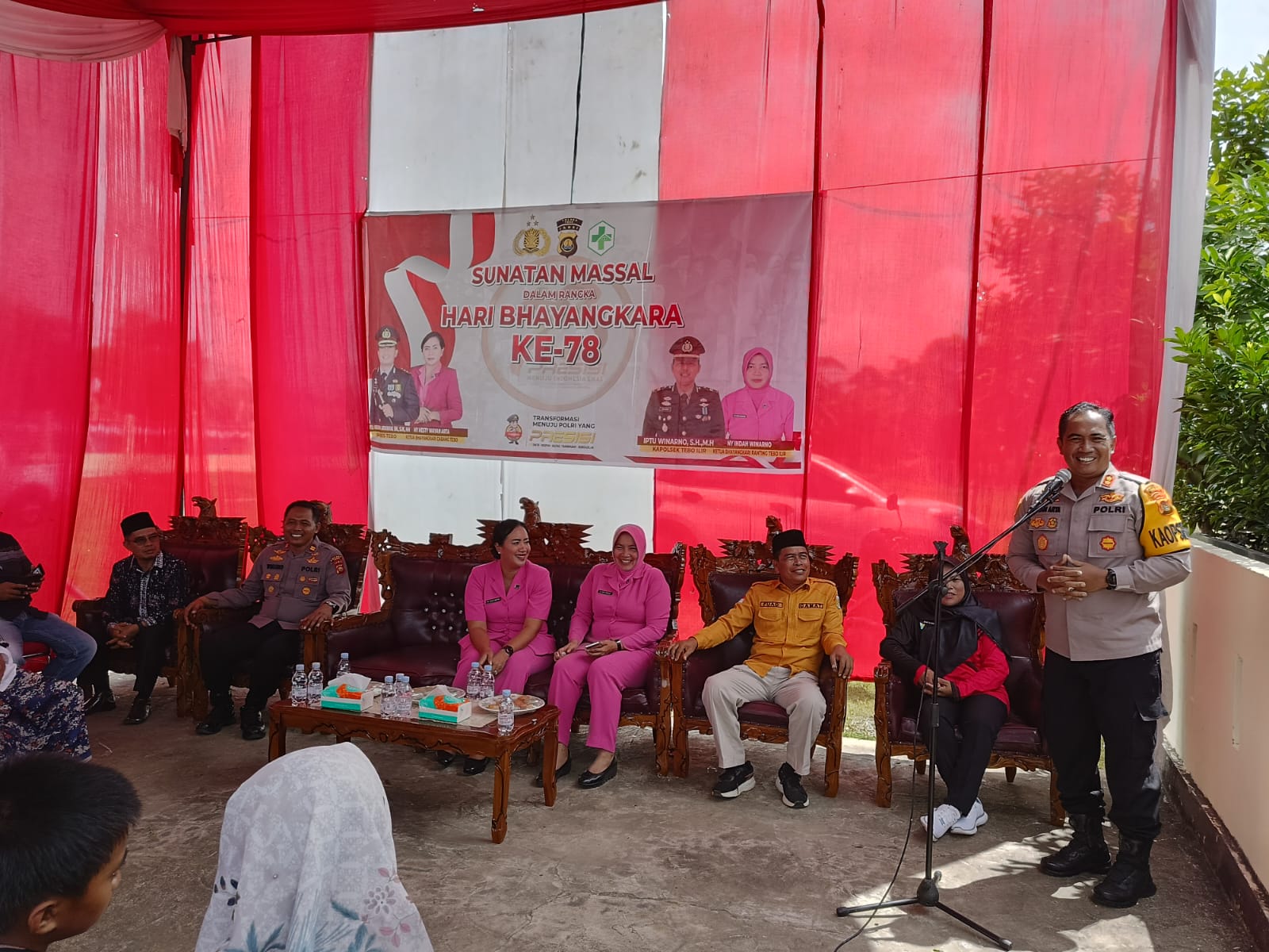 Kapolres Tebo Akbp  DR. l Wayan Arta Ariawan SH. MH  Membuka Sunat Masal Dalam Rangka   Hari Bhayangkara Ke 78