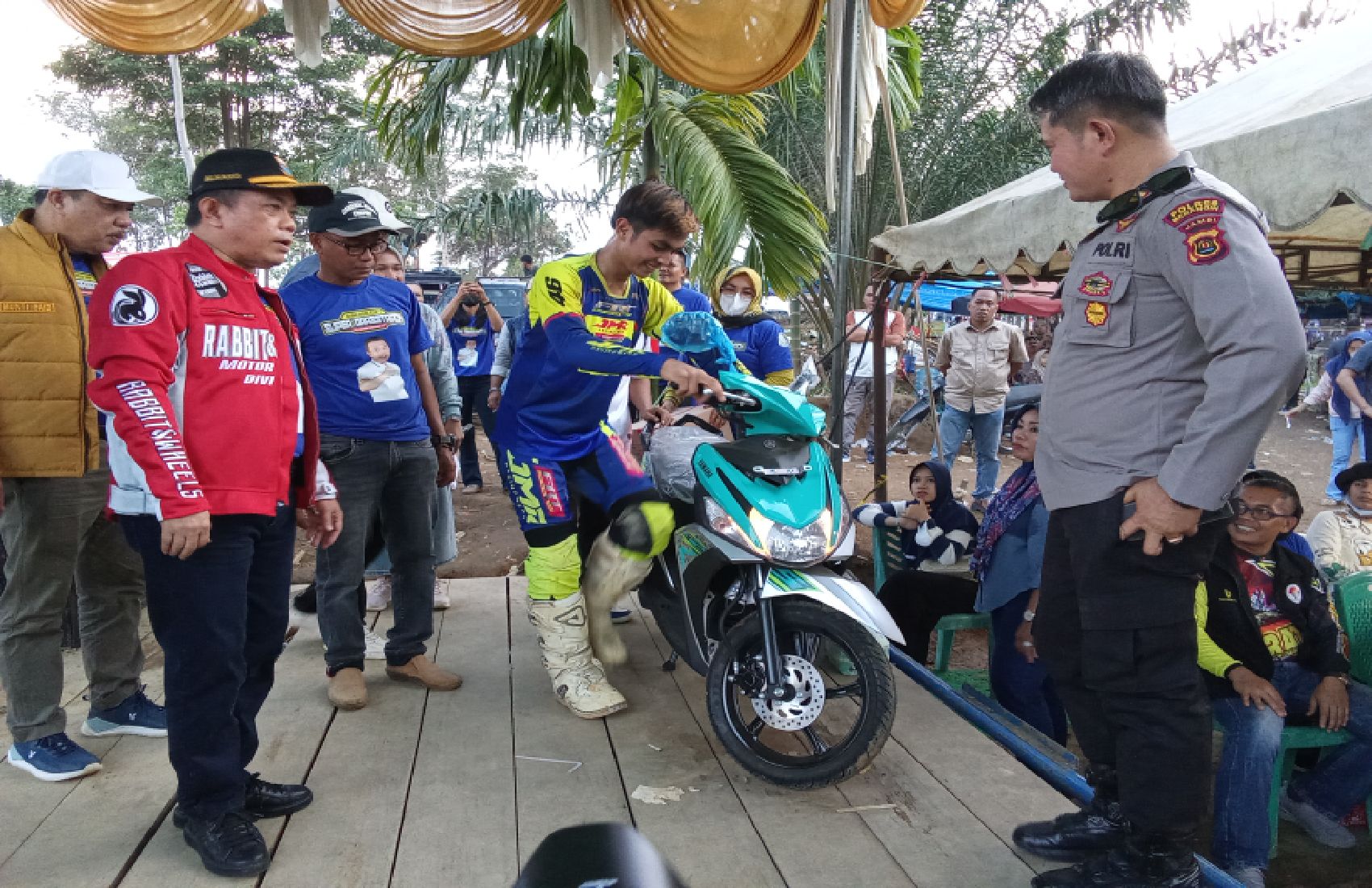 Kasat Reskrim dampingi Gubernur saat Kejuaraan Grasstrack di Sircuit Mamak Panglimo Kawo Bangko