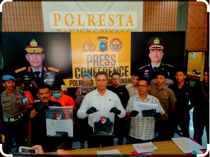 Konferensi Perss di Polresta Tanjungpinang, Seorang Ayah Tiri di Kampung Bugis Tega Cabuli Anak Tirinya yang Masih Kelas 1 SD