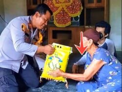 Mengais Rizki sebagai pencari Brondolan, Perempuan Tua Usia 60 Tahun Mendapat Perhatian Komunitas Jum’at Berkah Tabir Selatan 