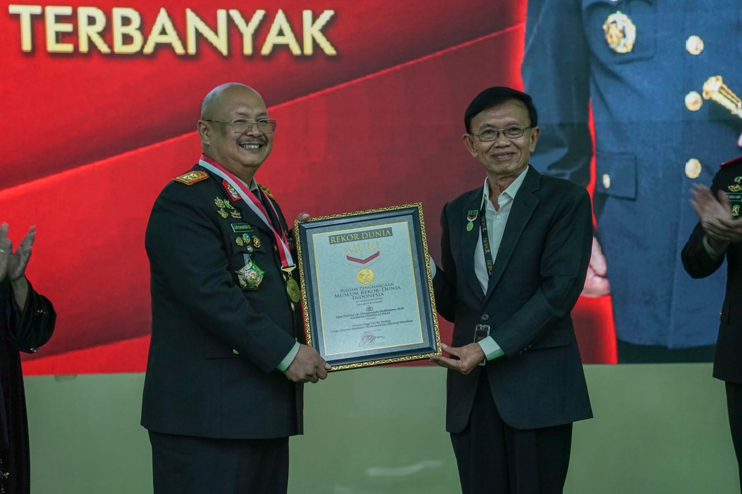 Bertempat Di lapangan Djayusman Sespim Lemdiklat Polri Seluruh Pejabat, Staff, Dan Peserta Didik Sespim Lemdiklat Polri Mengikuti Kegiatan Upacara