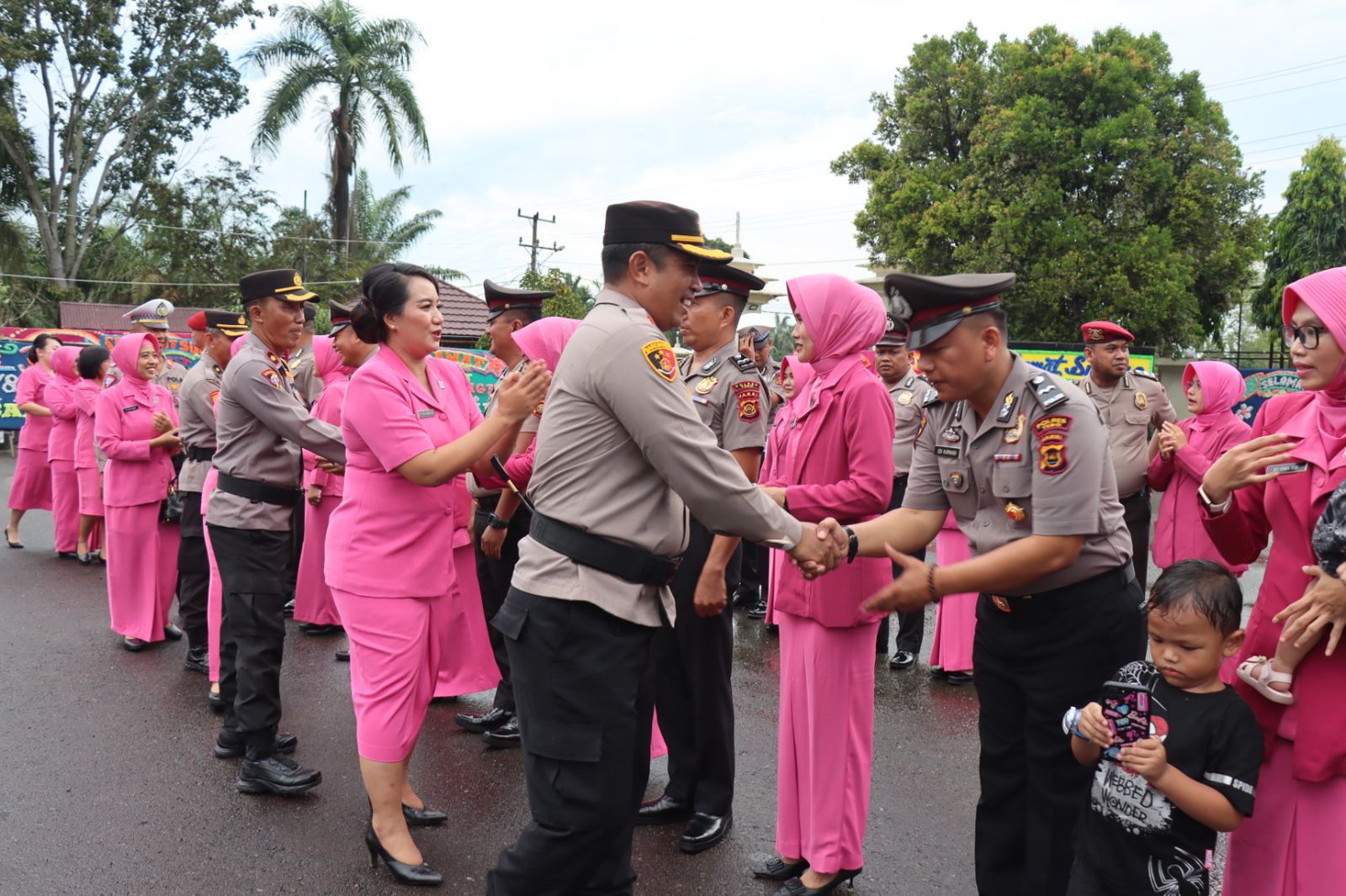 Kapolres   Tebo AKBP Dr  I  Wayan Arta Ariawan  SH. MH Pimpin Upacara Korp Raport Kenaikan Pangkat Personil  Polres Tebo