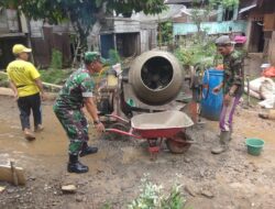 Menjadi Pelopor di Wilayah Binaan, Babinsa Sertu Hardianto Bantu Pengecoran Jalan