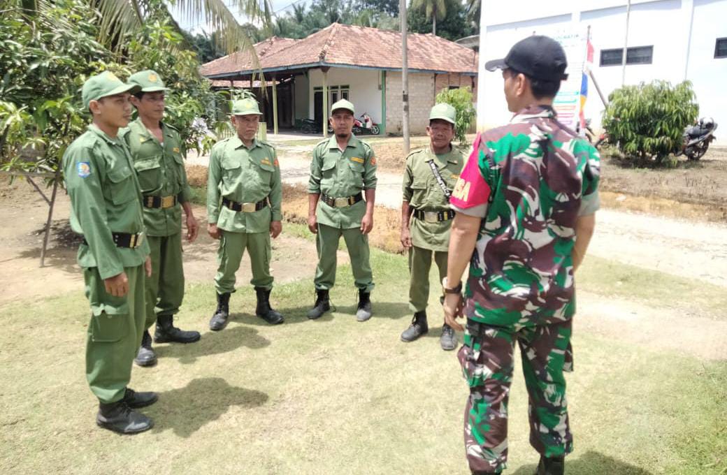 Komsos Babinsa Kuatkan Sinergitas Bersama Linmas Dalam Menjaga Kamtibmas di Wilayah