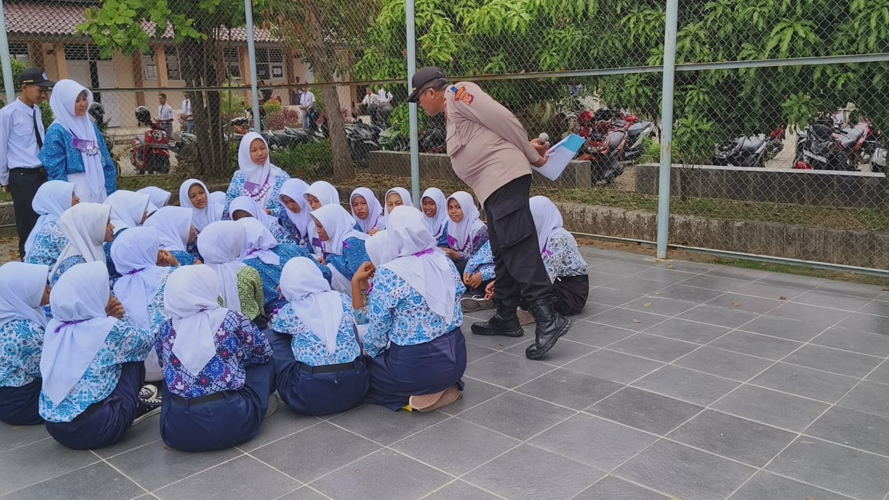 Kapolsek Klangenan Edukasi 640 Siswa SMKN 1 Jamblang Tentang Bahaya Narkoba dan Tertib Berlalu Lintas