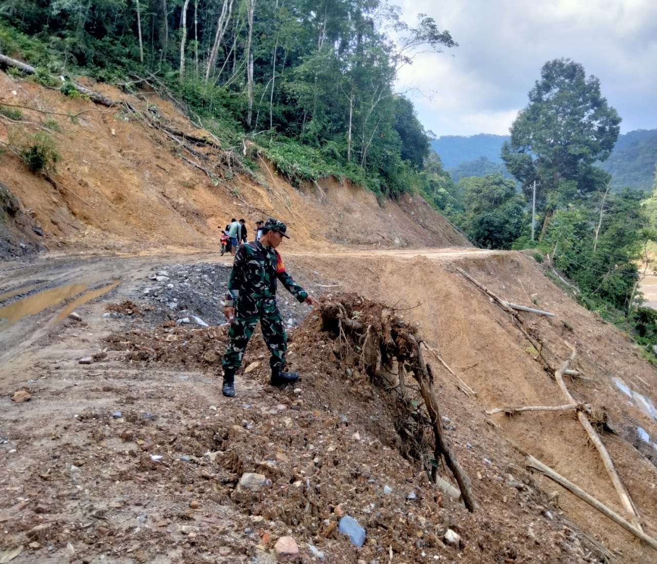 Babinsa Koramil 420-01/Batang Asai Lakukan Patroli Bencana Alam 