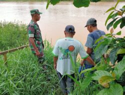 Dilanda Hujan Deras,Babinsa Himbau Warga Waspadai Banjir