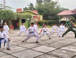 Tingkatkan Kemampuan Prajurit, Babinsa Koramil 08/tabir Laksanakan Latihan Beladiri Karate.