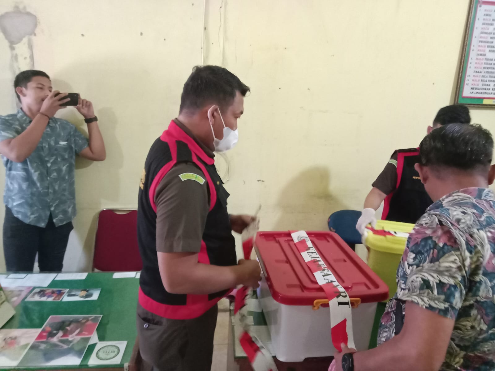 Kejaksaan Negeri Merangin GELEDAH KANTOR DINAS TANAMAN PANGAN DAN HORTIKULTURA Kabupaten Merangin 