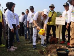 Kenduri Swarnabhumi Diawali Senam Massal Geopark Pj Bupati dan Rombongan Tabur Benih Ikan, Tanam Pohon dan Pungut Sampah