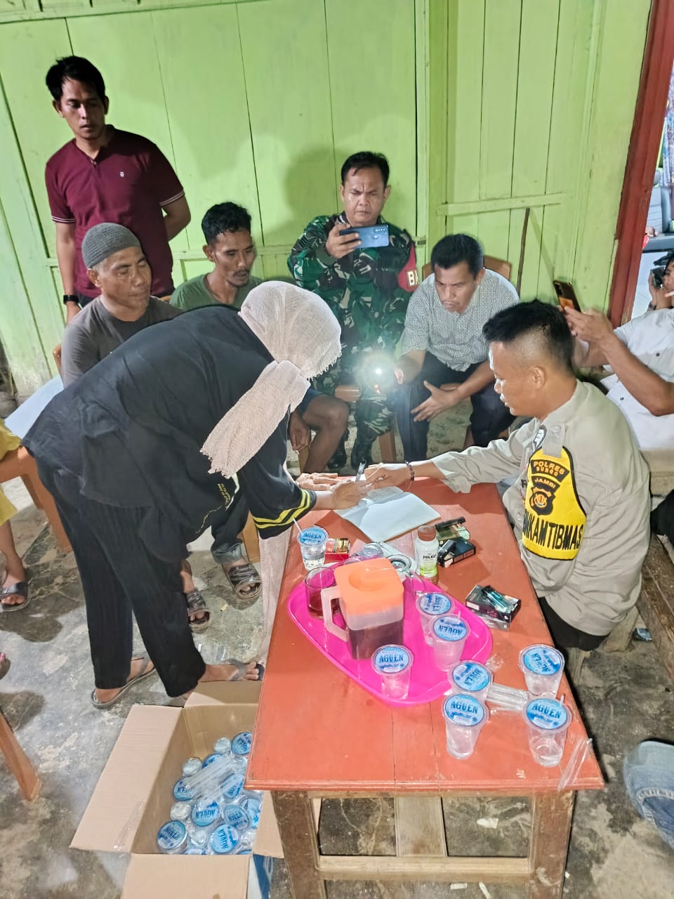 Jajaran Polsek Pelepat Lakukan Antisipasi Mediasi Atas Kedatangan Sepasang Remaja ke Rumah Rio Desa Baru Pelepat.