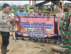 Babinsa bersama Babinkamtibmas ingatkan warga bahaya kebakaran hutan dan lahan 