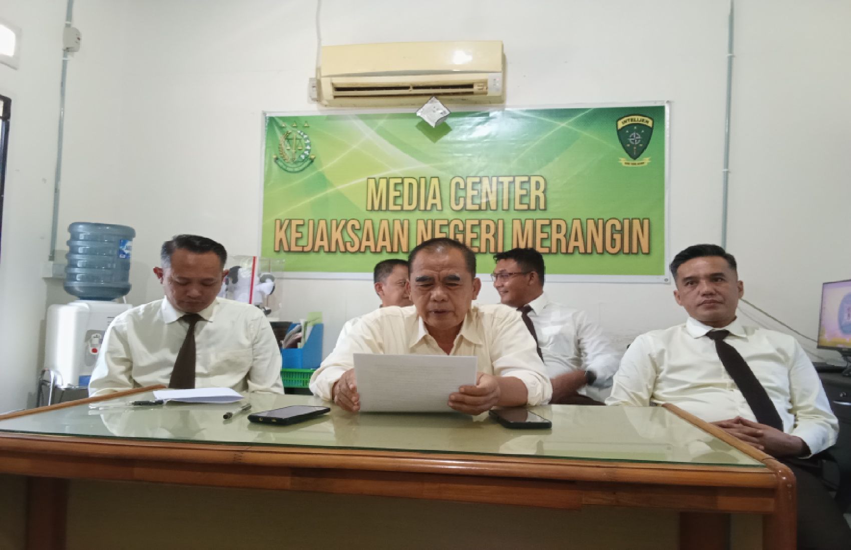 Kepala Kejaksaan Negeri Merangin Pimpin Confrence Pers terkait kinerja Kejaksaan Negeri Merangin sejak 22 Juli 2023 hingga 22 Juli 2024