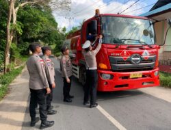 Menyambut peringatan Hari Kemerdekaan Republik Indonesia ke-79 tahun 2024 Polres Bintan Bagikan ke Masyarakat Sejunta Bendera Merah Putih Secara Gratis