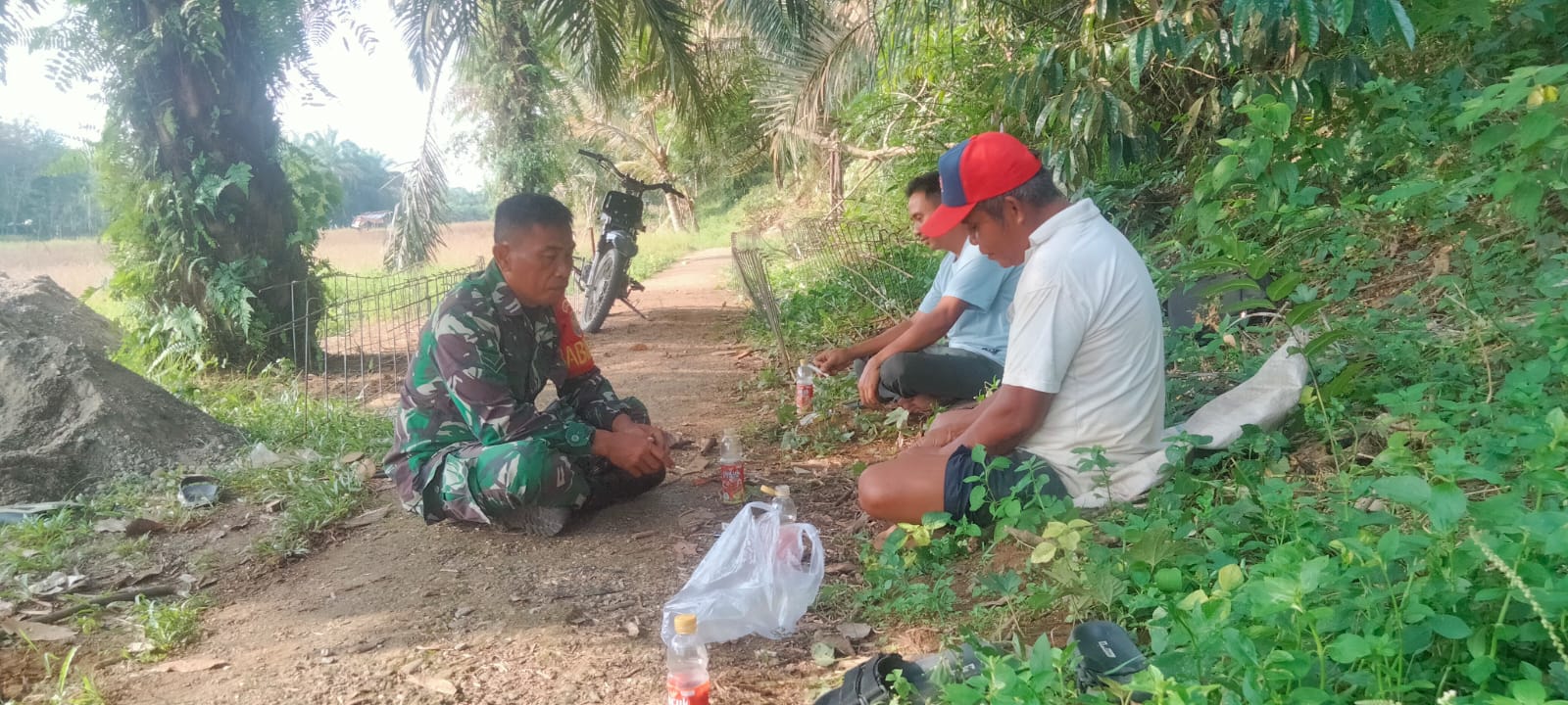 Bincang Santai, Jaga Hubungan Baik Babinsa Komsos Dengan Warga Binaan