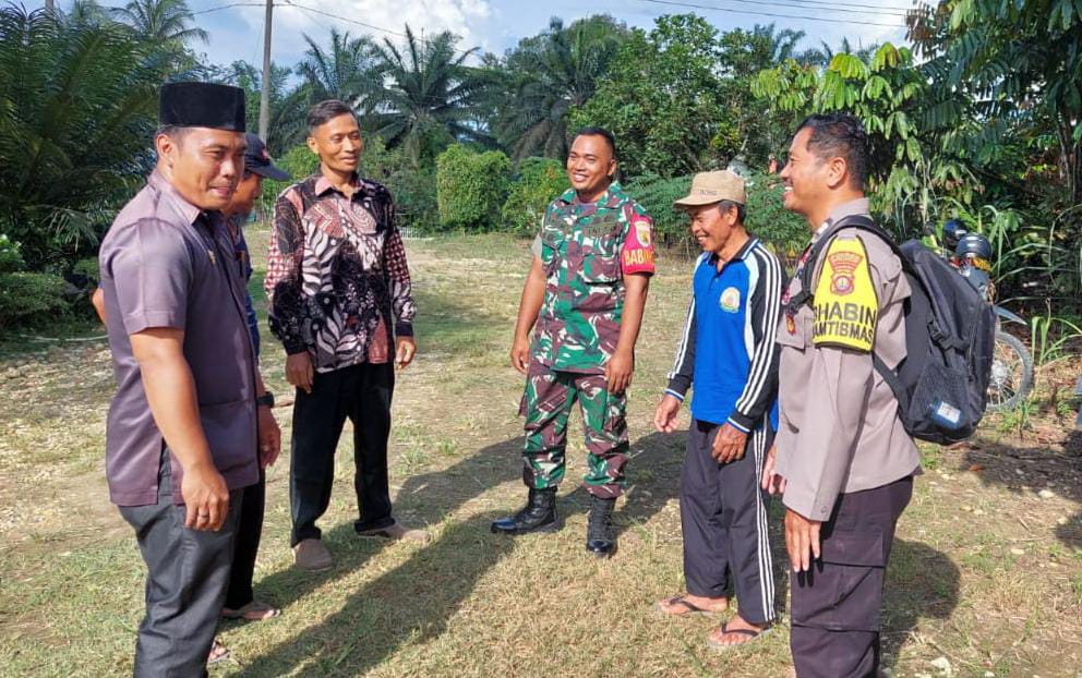 Babinsa Koramil 02/Muara Limun Bersama Bhabinkamtibmaa Patroli Karhutl