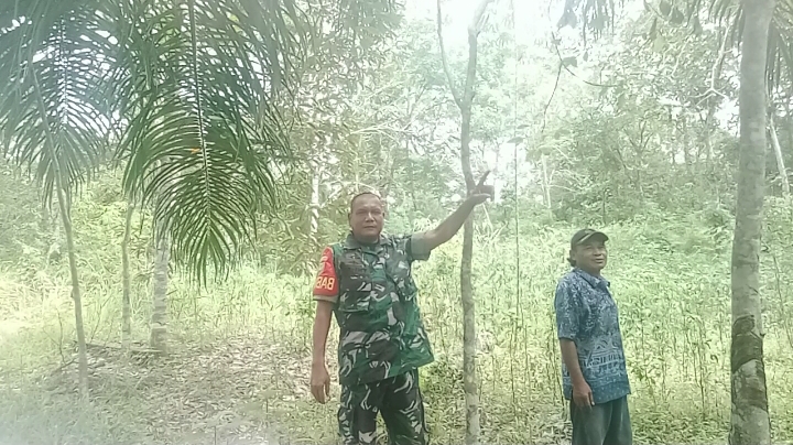 Cegah Kebakaran Hutan Sejak Dini, Babinsa Lakukan Patroli Karhutla Dengan Warga Binaan