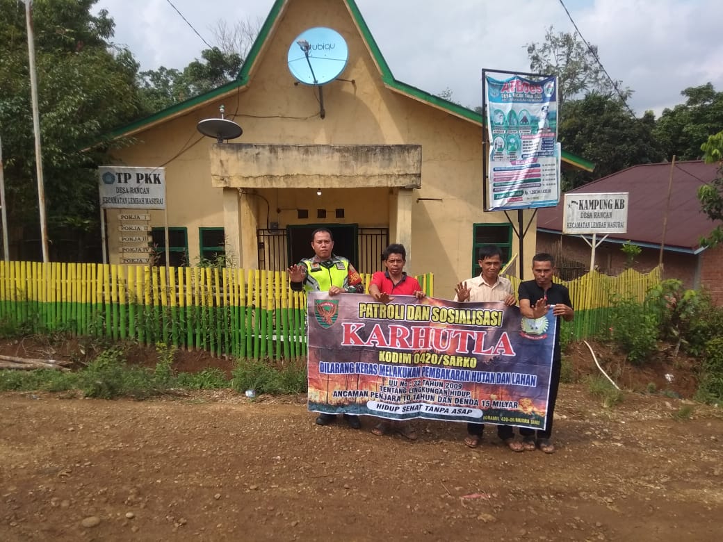 Patroli Dan Sosialisasi Karhutla, Langkah Tegas Babinsa Koramil 06/Muara Siau