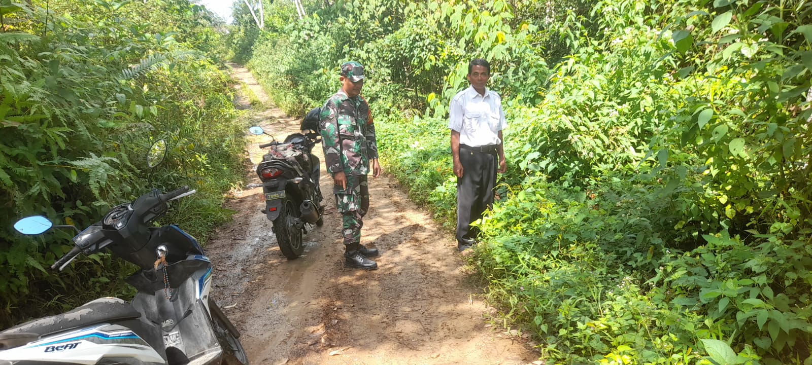 Babinsa Melaksanakan Giat Patroli Karhutla Didesa Binaan