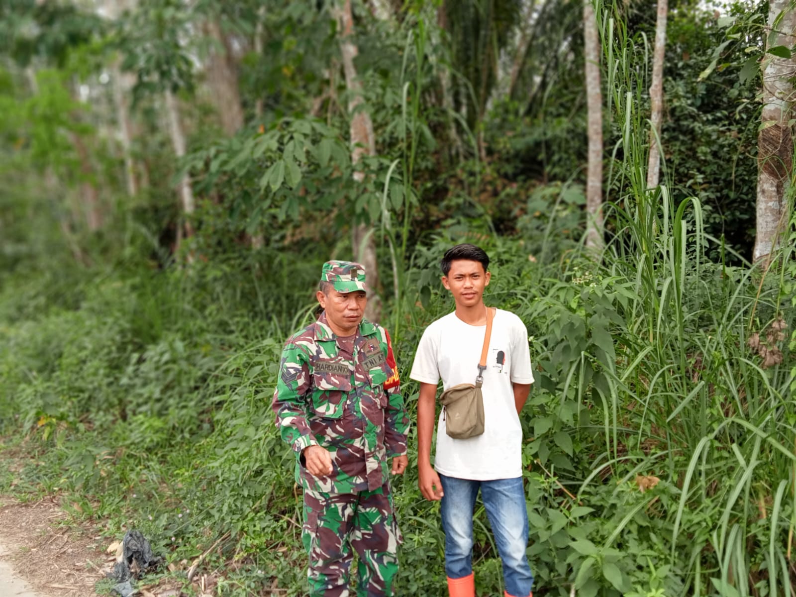 Pantau Wilayah Binaan Babinsa Koramil Lakukan Komsos Dengan Warga Binaan