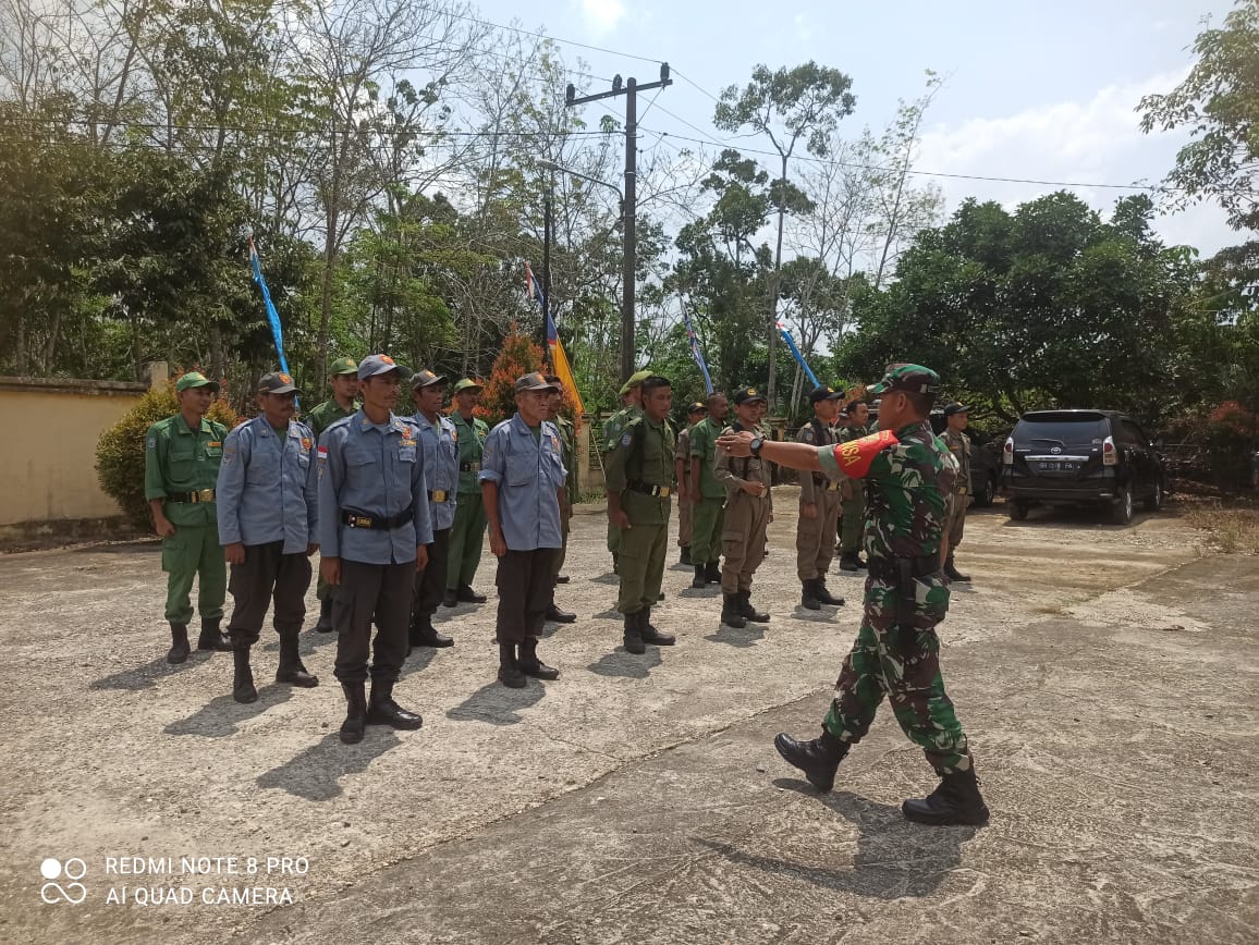 Tingkatkan Kemampuan Linmas, Babinsa Berikan Pelatihan PBB