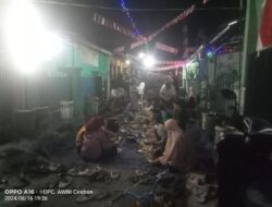 Santai Namun Serius Warga BTN Kedungbunder Indah Gempol Dalam Memperingati HUT RI Yang Ke 79 Tahun Dengan Menggelar Makan Malam Bersama