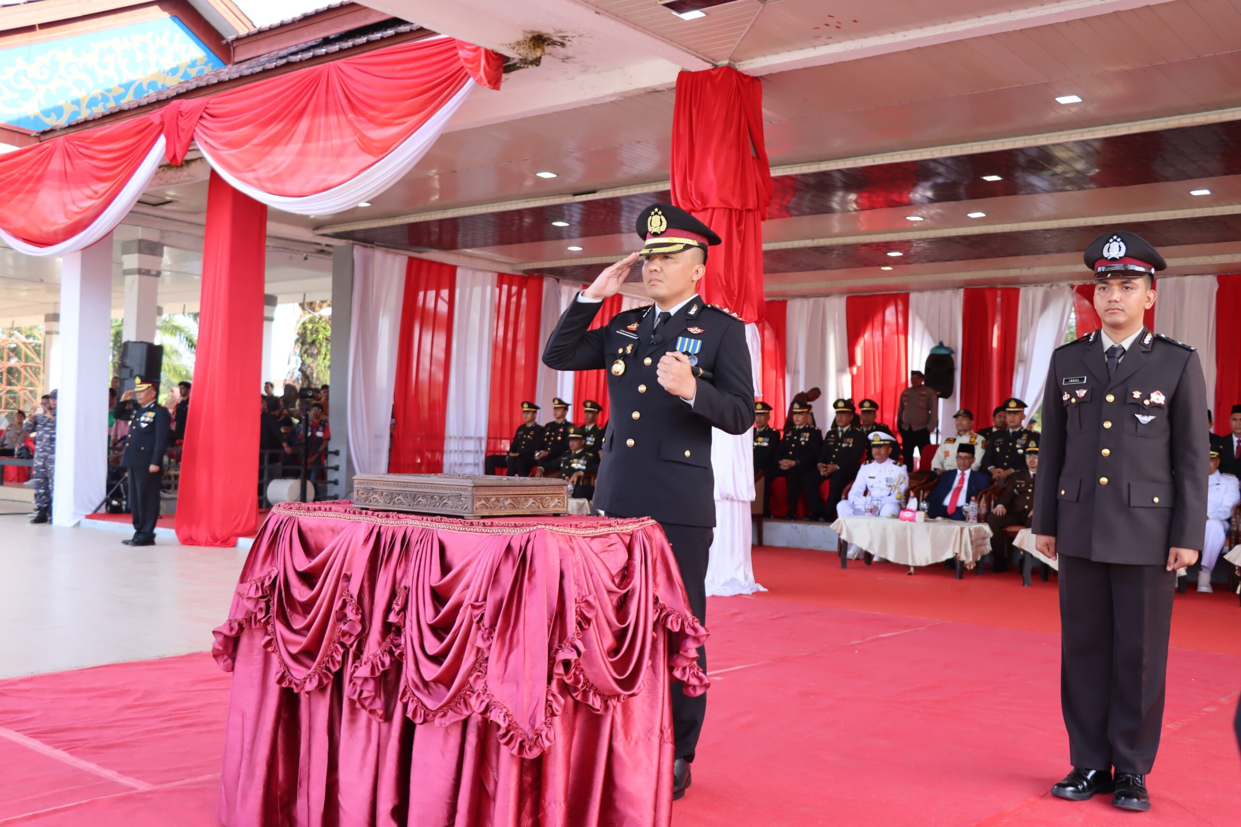 HUT ke-79 RI, Kapolres Aceh Timur Inspektur Upacara Penurunan Bendera Merah Putih