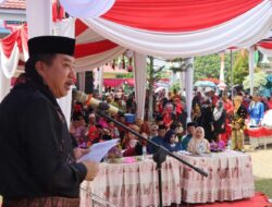 Atas Nama Gubernur Jambi, H Mukti Buka Festival Pangkalan Jambu Pj Bupati Salurkan Bantuan untuk Desa Penyangga TNKS