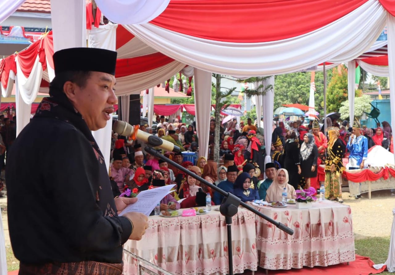 Atas Nama Gubernur Jambi, H Mukti Buka Festival Pangkalan Jambu Pj Bupati Salurkan Bantuan untuk Desa Penyangga TNKS