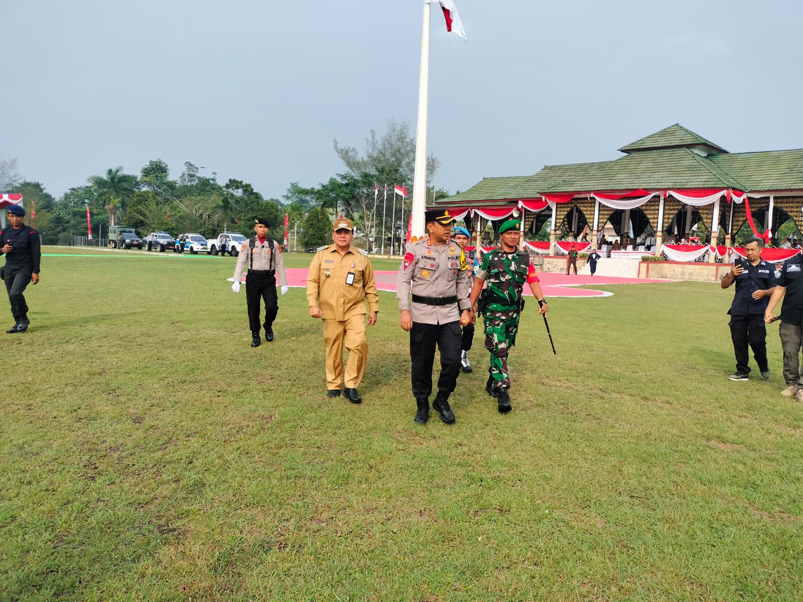 Apel Gelar Pasukan sekaligus Simulasi SISPAM KOTA Operasi Mantap Praja Siginjai 2024 dalam rangka pengamanan Pilkada serentak tahun 2024 di Kab Sarolangun.