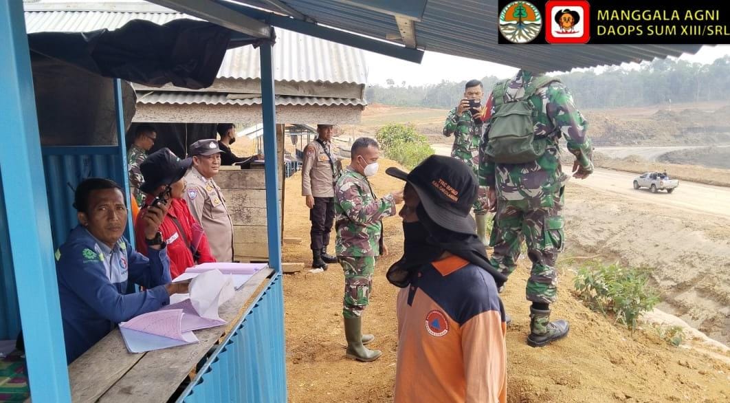 Upaya Kodim 0420/Sarko Dalam Mencegah Karhutla, Seperti Patroli Karhutla Dan Sosialisasi Oleh Babinsa di Wilayah Binaan